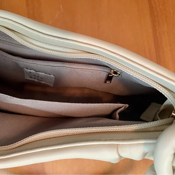 NWOT - A New Day small cream colored shoulder bag - Picture 4 of 5